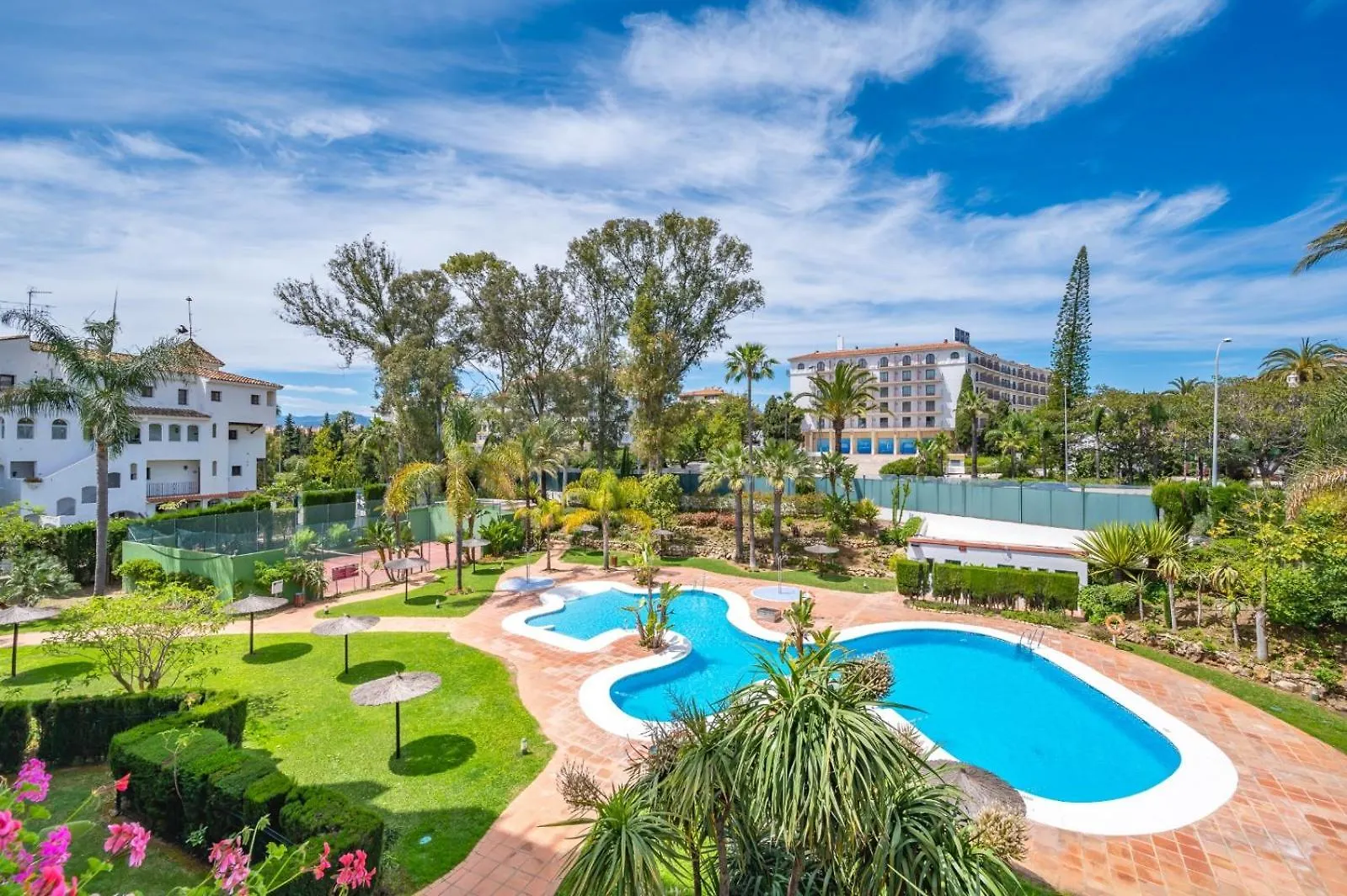 1 Bedroom Apartment, With Sea Views, In Medina Garden - Puerto Banus Marbella Daire