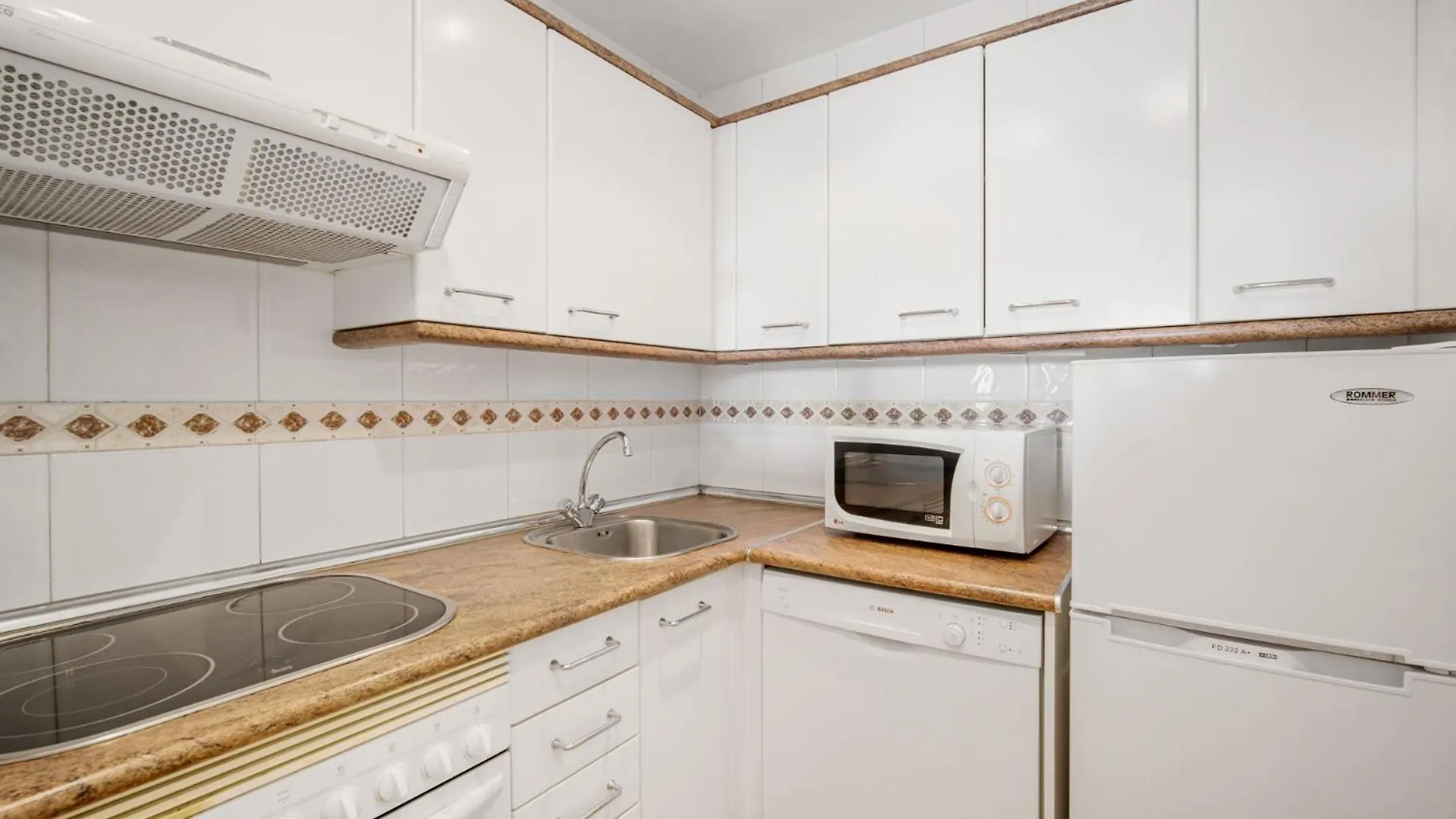 Daire 1 Bedroom Apartment, With Sea Views, In Medina Garden - Puerto Banus Marbella İspanya