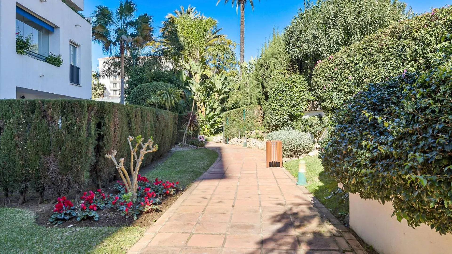 1 Bedroom Apartment, With Sea Views, In Medina Garden - Puerto Banus Marbella Daire
